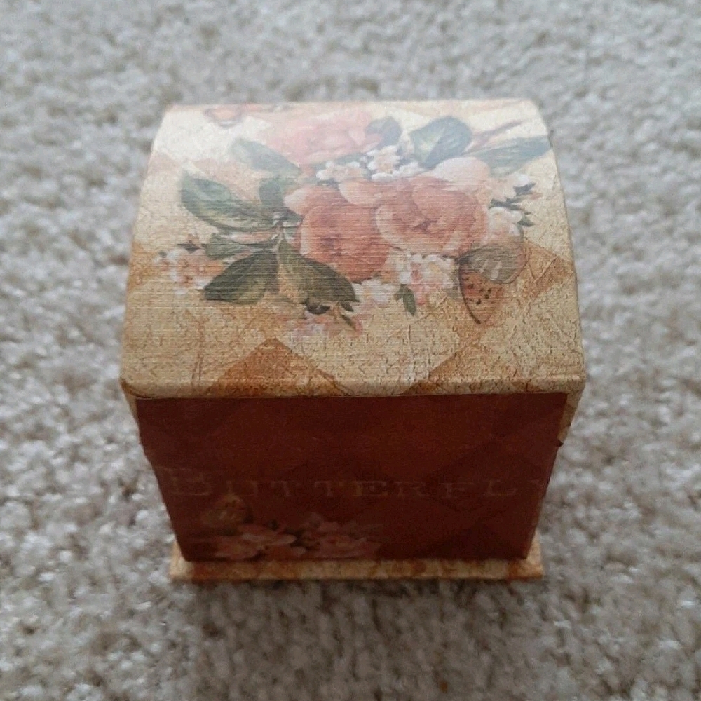 BOB'S BOXES BY LANG 2005 TRINKET BOX BUTTERFY FLORAL Ring Box